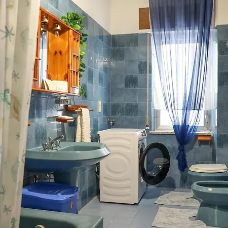 Apartment 5 Minutes' Walk From The Beach, With Two Bedrooms