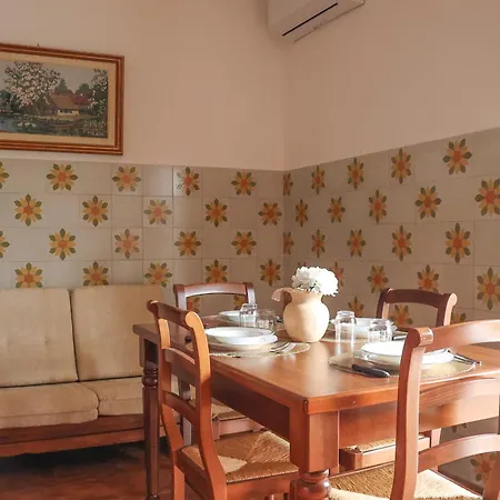 Apartment 5 Minutes' Walk From The Beach, With Two Bedrooms Badolato Marina