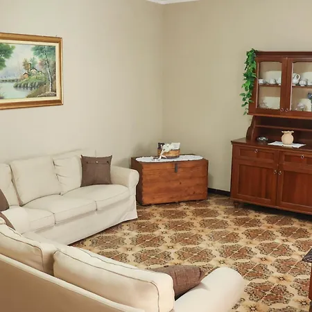 5 Minutes' Walk From The Beach, With Two Bedrooms