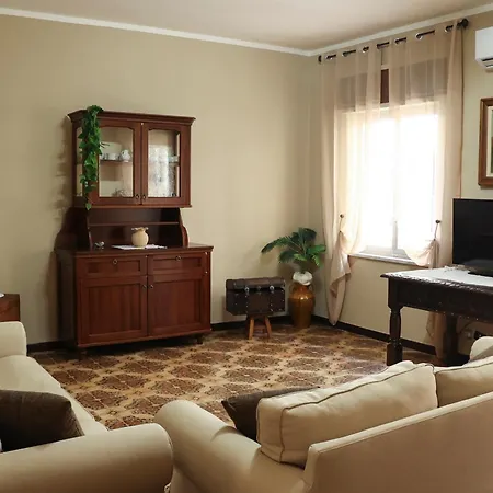 Apartment 5 Minutes' Walk From The Beach, With Two Bedrooms