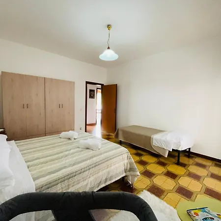Apartment 5 Minutes' Walk From The Beach, With Two Bedrooms *
