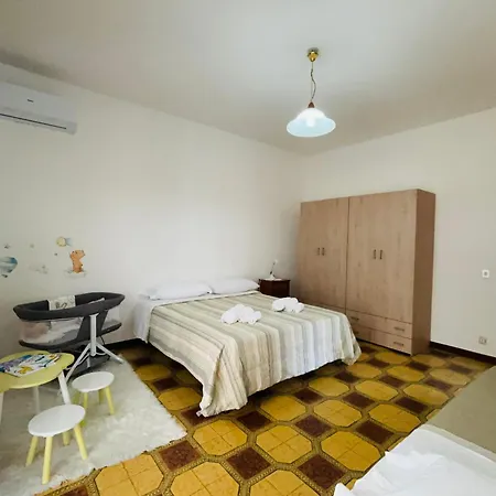 Apartment 5 Minutes' Walk From The Beach, With Two Bedrooms