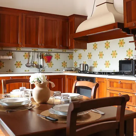 Apartment 5 Minutes' Walk From The Beach, With Two Bedrooms Badolato Marina