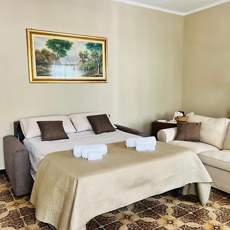 5 Minutes' Walk From The Beach, With Two Bedrooms *