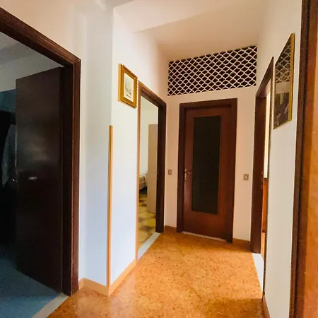 5 Minutes' Walk From The Beach, With Two Bedrooms Apartment *