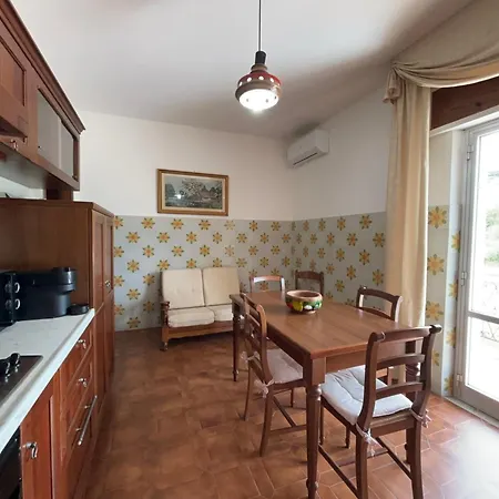 Apartment 5 Minutes' Walk From The Beach, With Two Bedrooms *