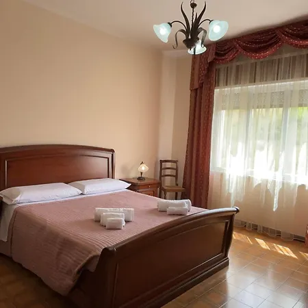 5 Minutes' Walk From The Beach, With Two Bedrooms