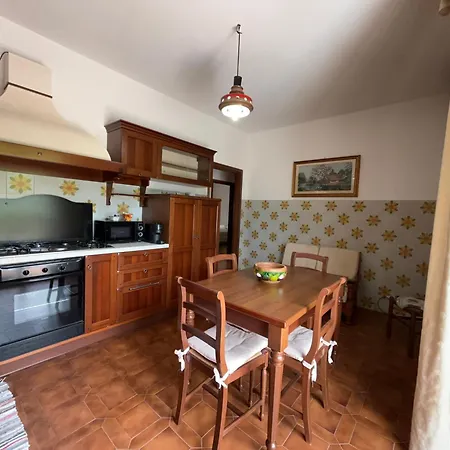 Apartment 5 Minutes' Walk From The Beach, With Two Bedrooms