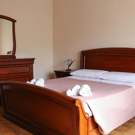 5 Minutes' Walk From The Beach, With Two Bedrooms *