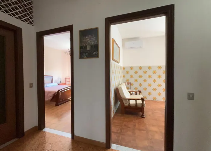 5 Minutes' Walk From The Beach, With Two Bedrooms Διαμέρισμα Badolato Marina