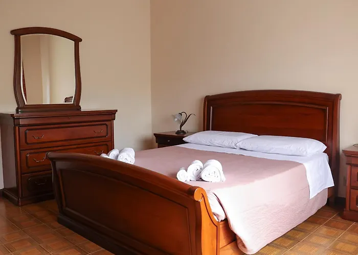 5 Minutes' Walk From The Beach, With Two Bedrooms *